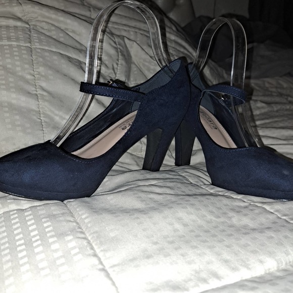 Gently Used Elara size 8.5 Blue Suede strappy Pumps 3.5 inch heel - Picture 4 of 11